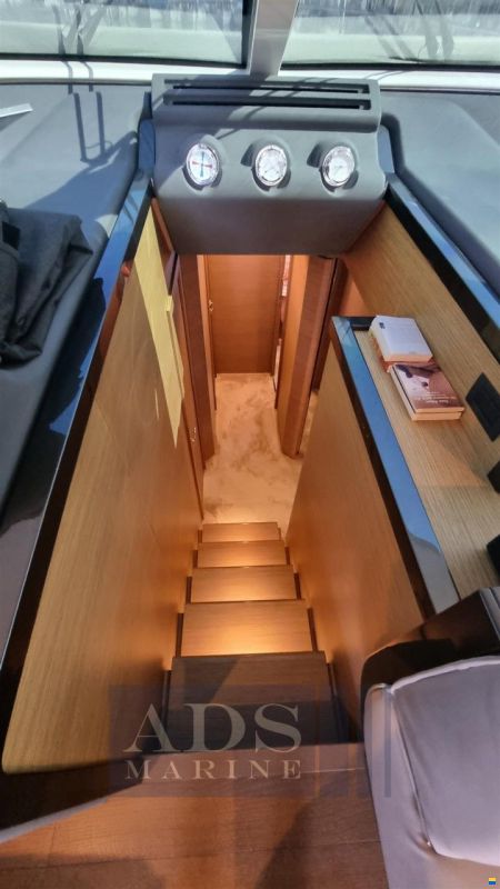 Ferretti 550