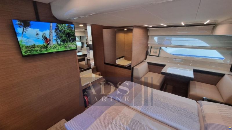Ferretti 550