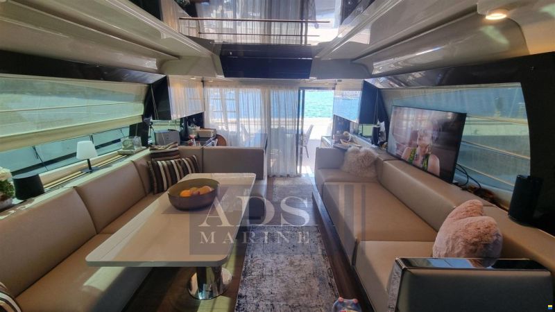 Ferretti 550