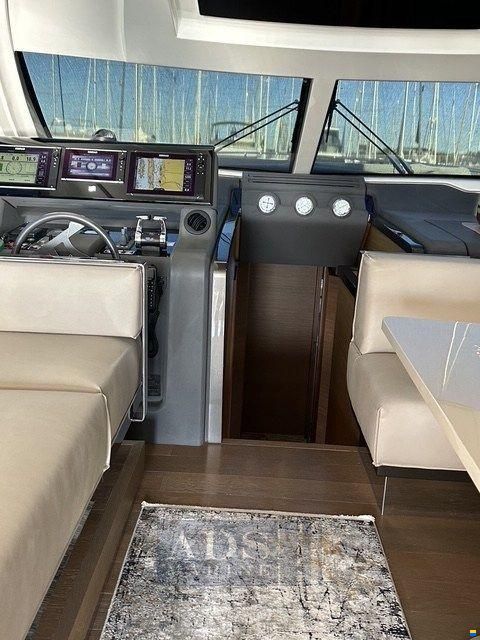 Ferretti 550