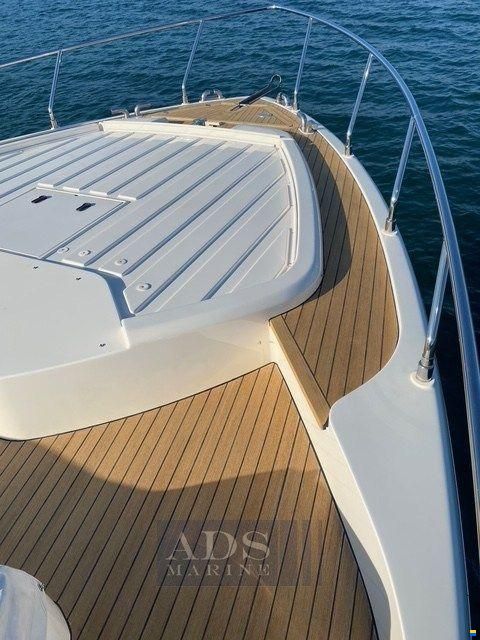 Ferretti 550