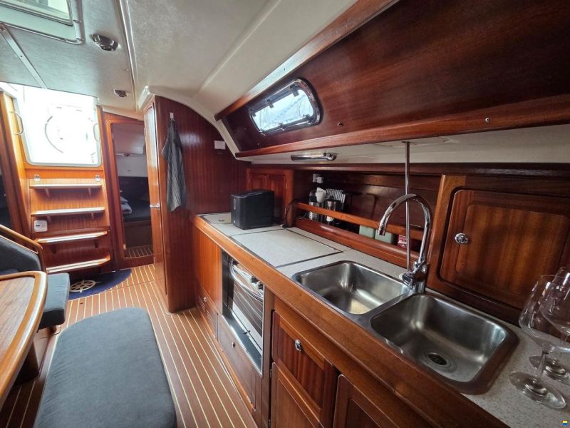 Bavaria 37.3