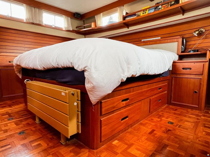 American Marine 42 Motoryacht