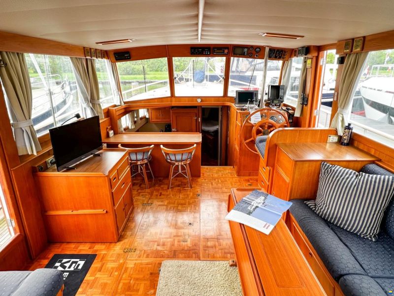American Marine 42 Motoryacht