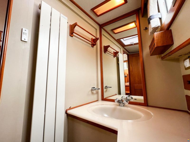 American Marine 42 Motoryacht