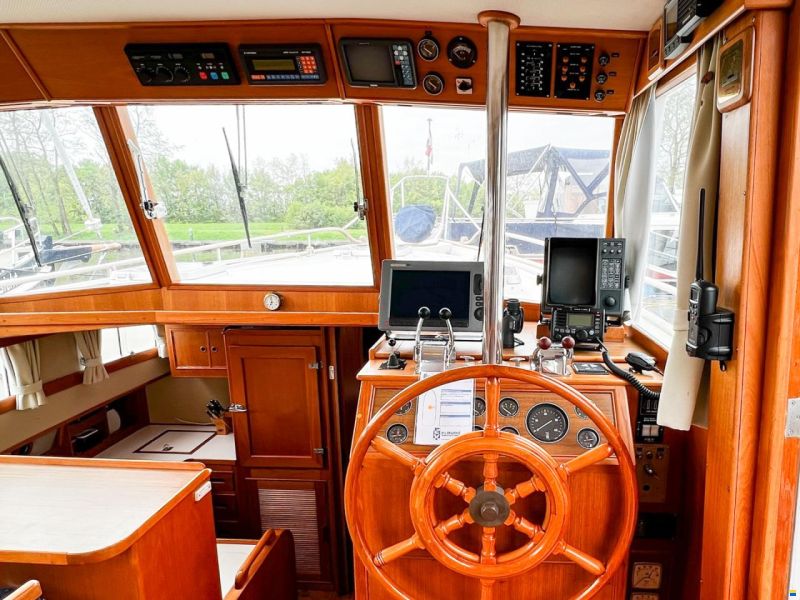 American Marine 42 Motoryacht