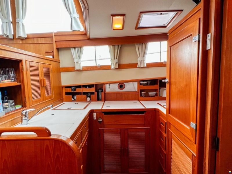 American Marine 42 Motoryacht