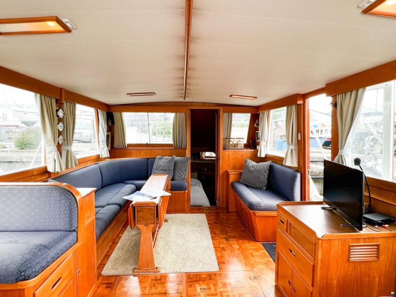 American Marine 42 Motoryacht