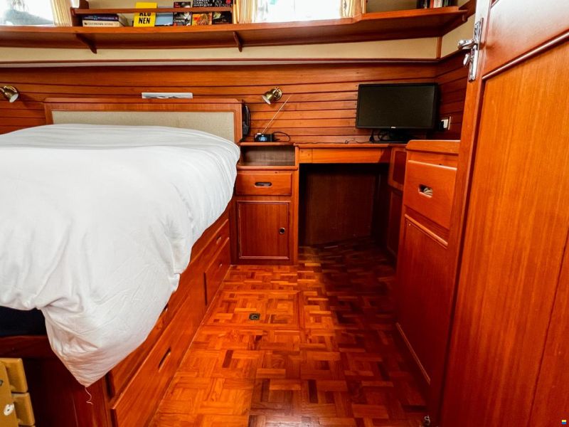 American Marine 42 Motoryacht