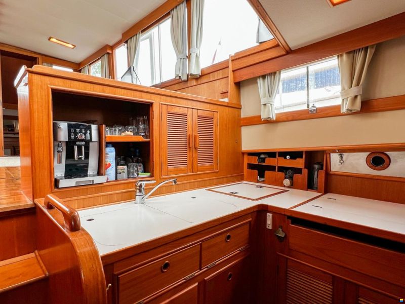 American Marine 42 Motoryacht