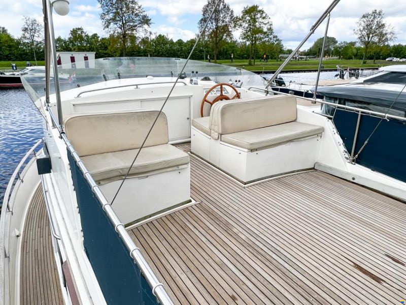 American Marine 42 Motoryacht