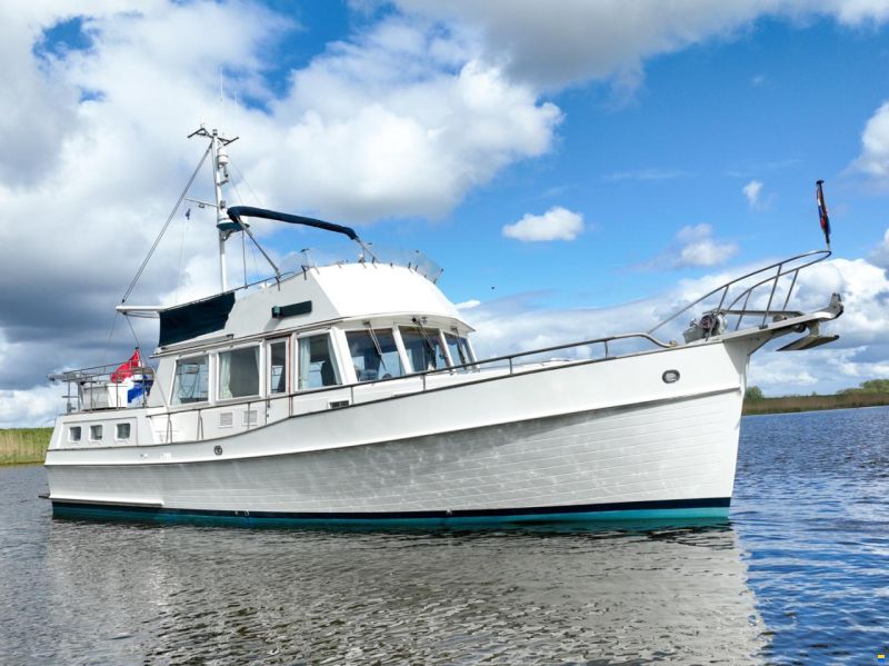 American Marine 42 Motoryacht
