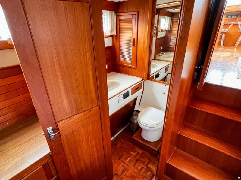 American Marine 42 Motoryacht