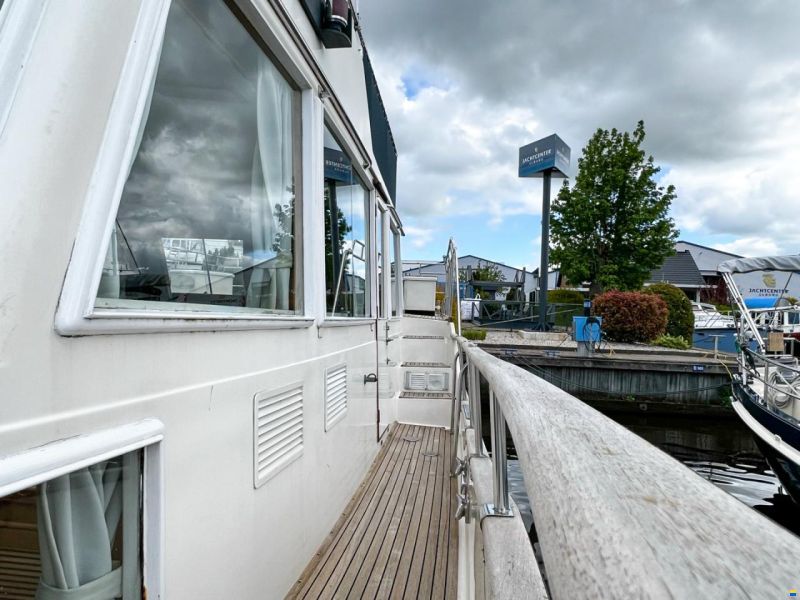 American Marine 42 Motoryacht