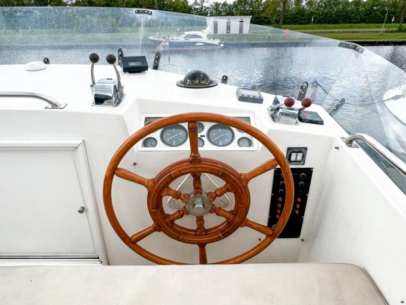 American Marine 42 Motoryacht