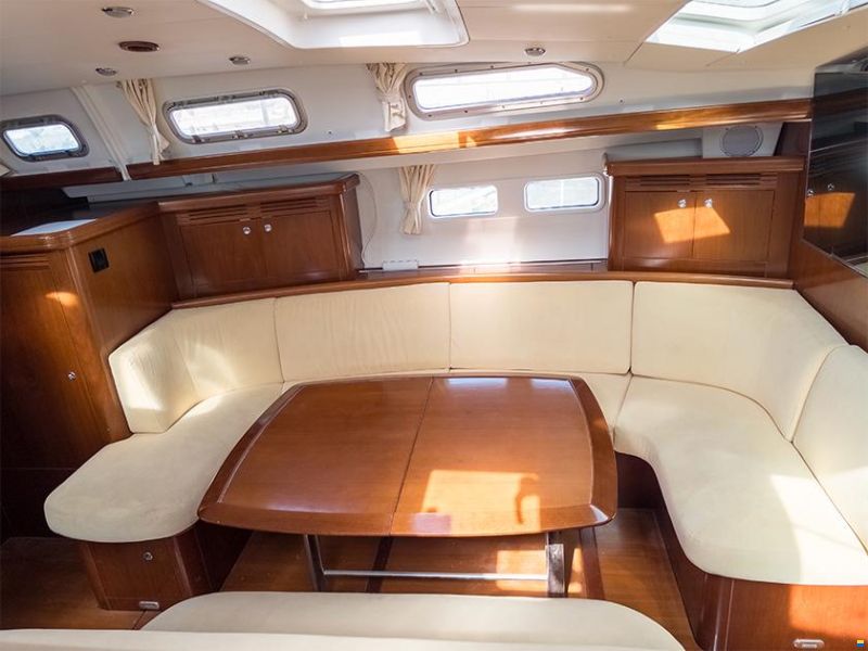 Beneteau Oceanis 523