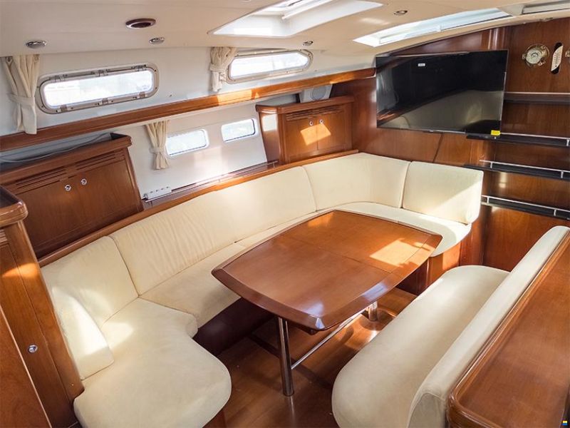 Beneteau Oceanis 523