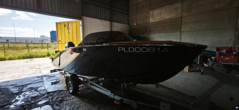 VTS Boats Flying Shark 5.7 Classic