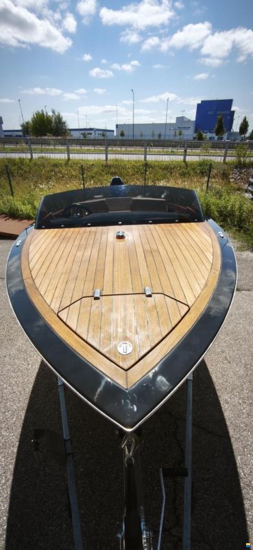 VTS Boats Flying Shark 5.7 Classic