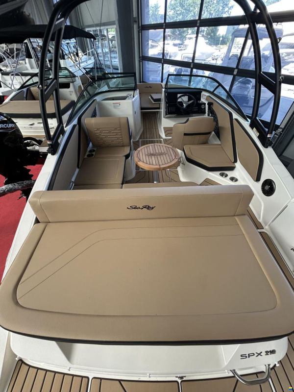 Sea Ray 210 SPX