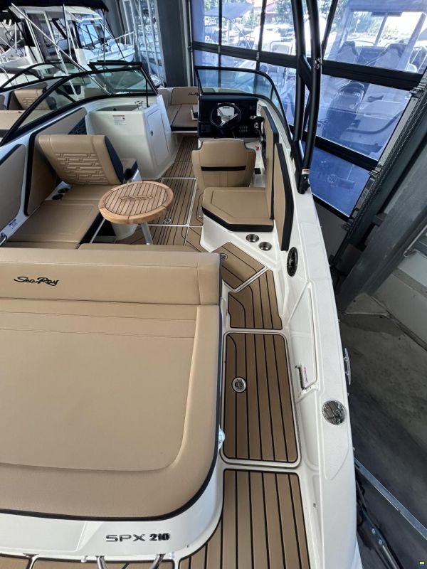 Sea Ray 210 SPX