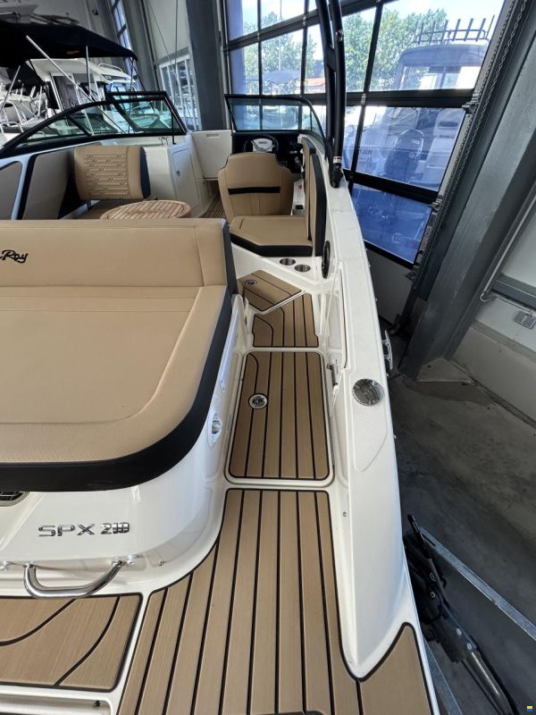 Sea Ray 210 SPX