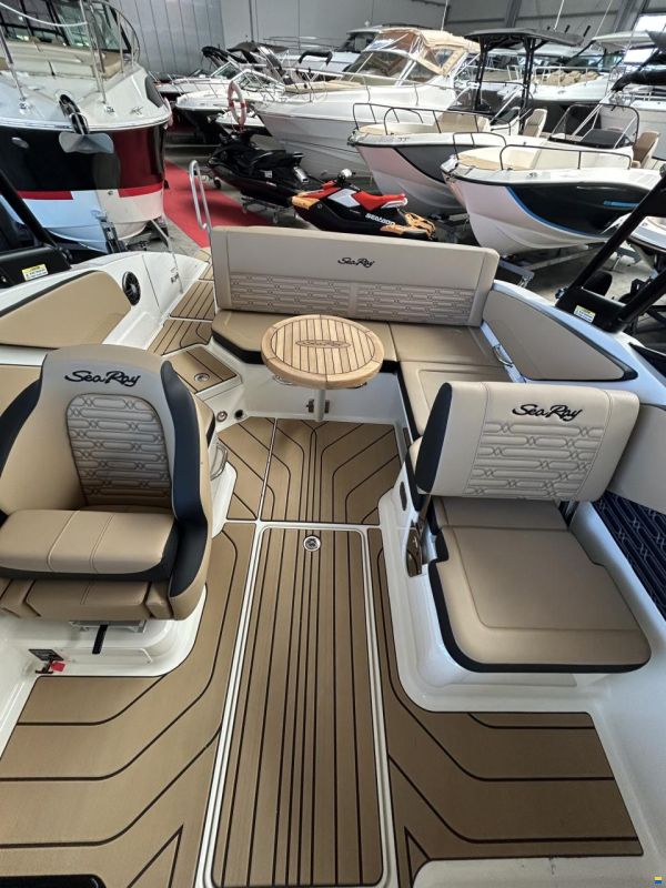 Sea Ray 210 SPX