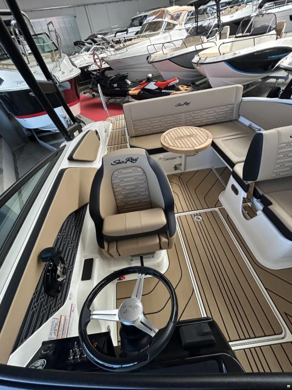 Sea Ray 210 SPX