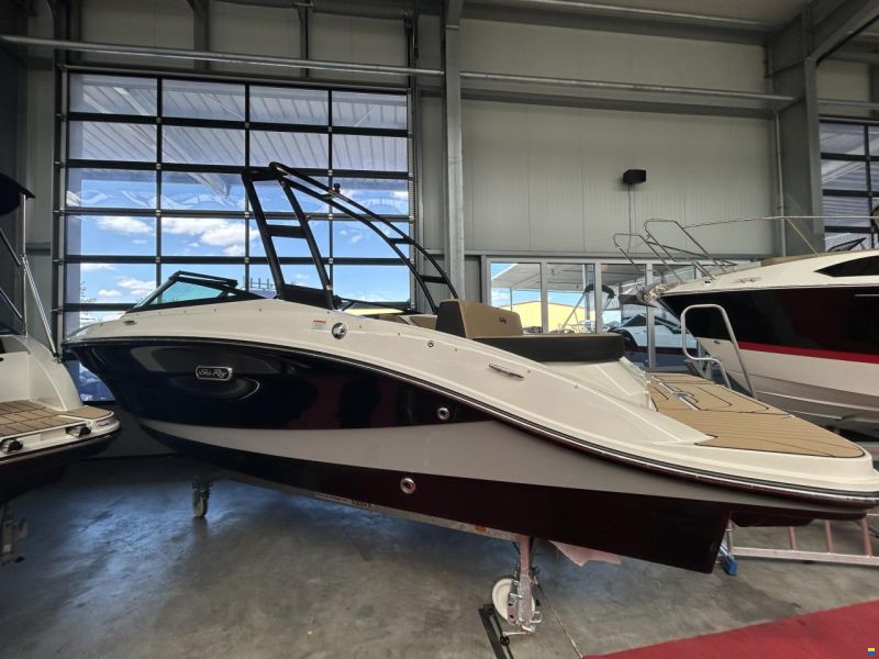 Sea Ray 210 SPX