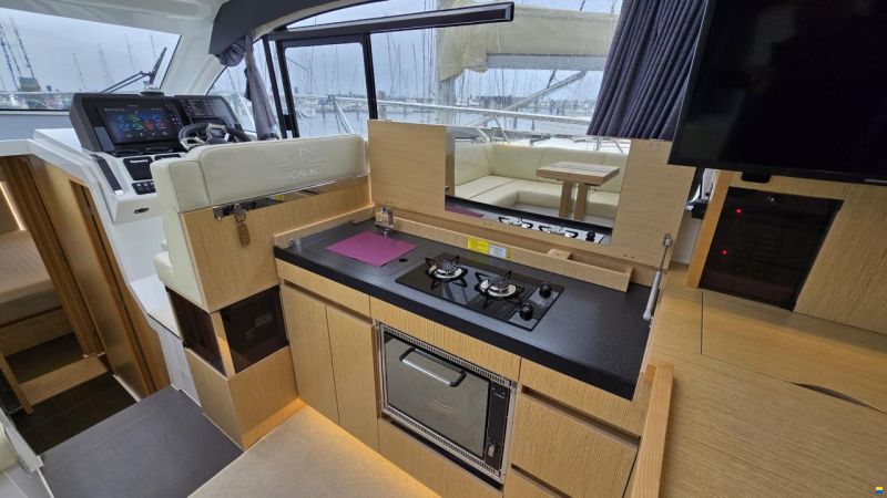 Sealine C390
