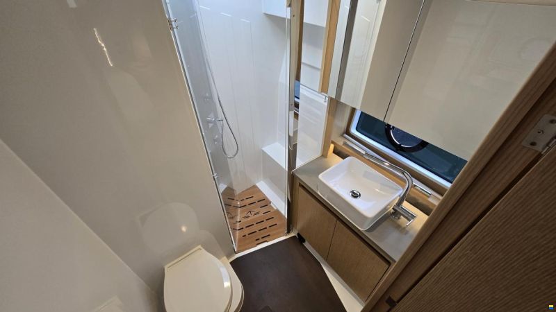 Sealine C390