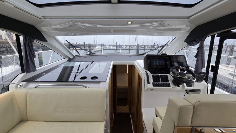 Sealine C390