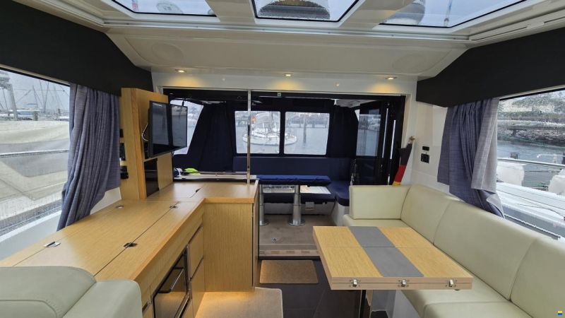 Sealine C390