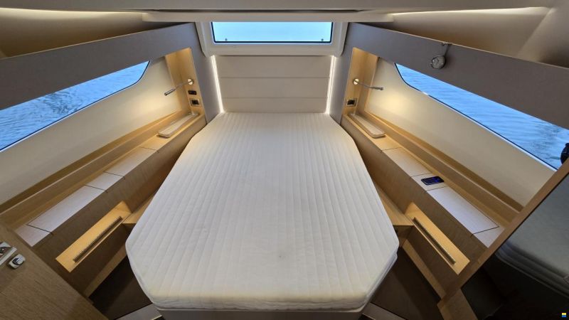 Sealine C390