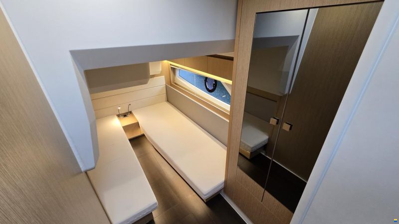 Sealine C390