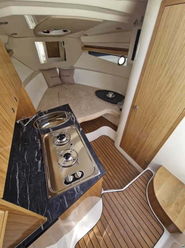 Manara 29 Cabin
