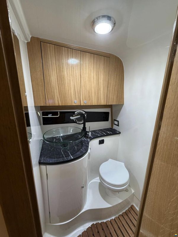 Manara 29 Cabin