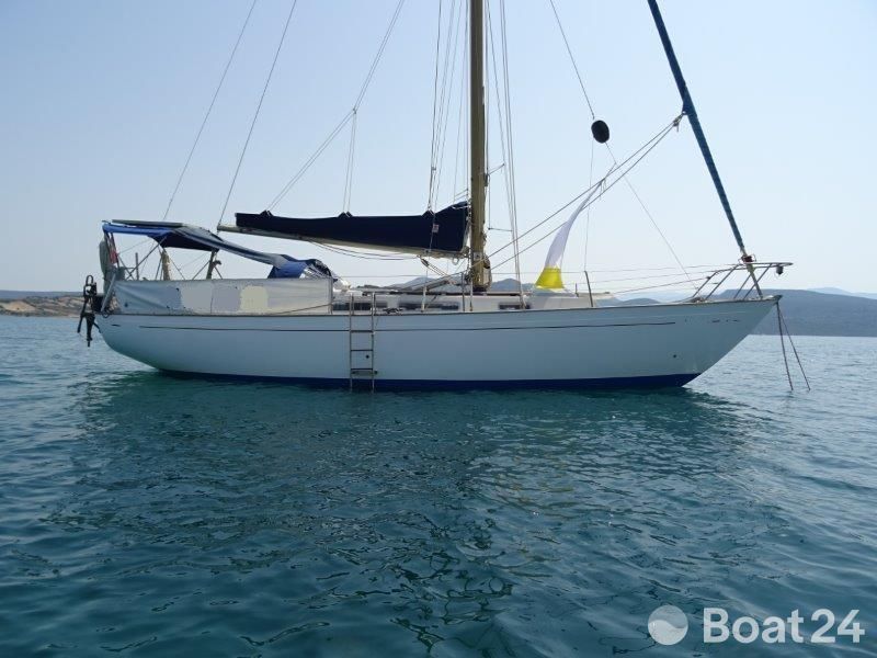 Camper & Nicholsons 35