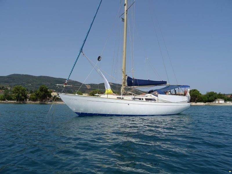 Camper & Nicholsons 35