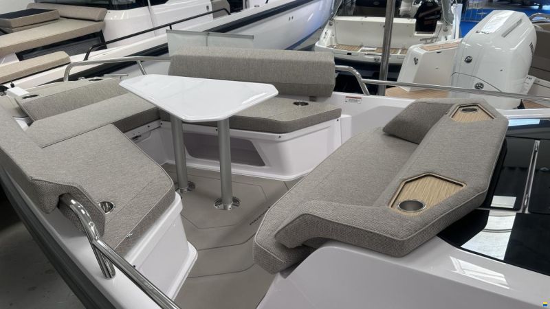 Axopar Yachts 29 Sun Top