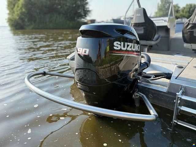 UMS Vis toerboot