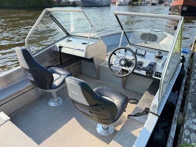 UMS Vis toerboot