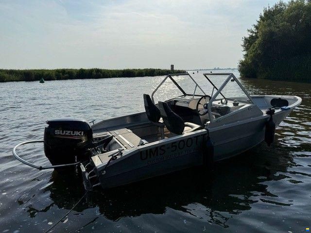 UMS Vis toerboot