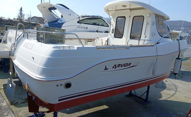 Arvor 215