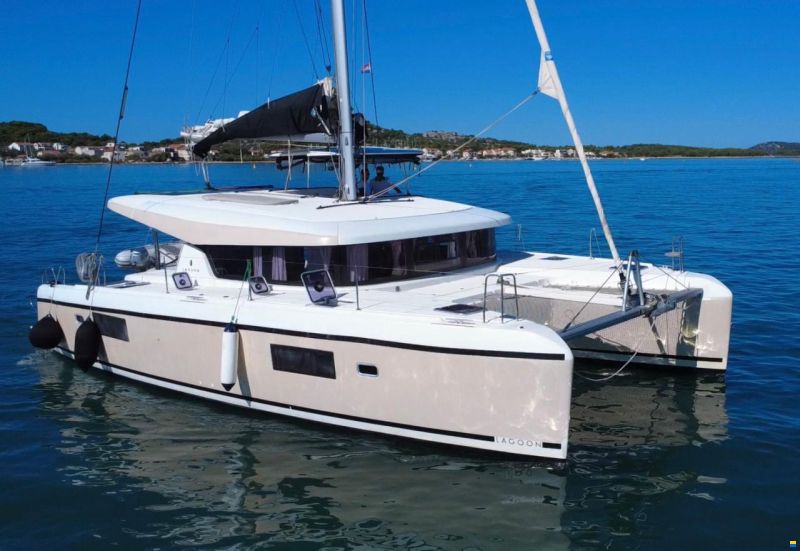 Lagoon 42