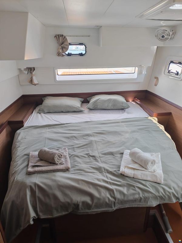 Lagoon 42