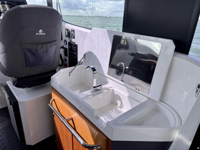 XO Boats 270 RS Front Cabin OB