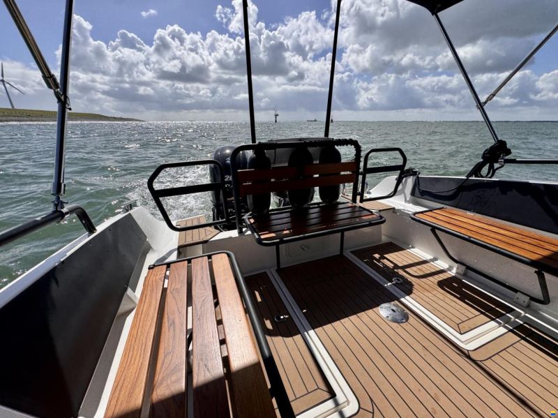 XO Boats 270 RS Front Cabin OB