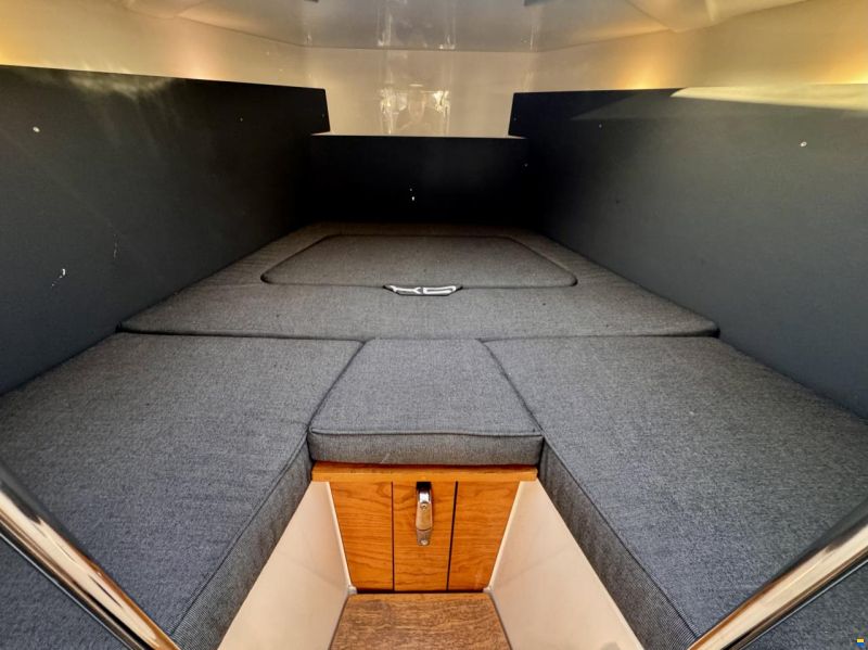 XO Boats 270 RS Front Cabin OB