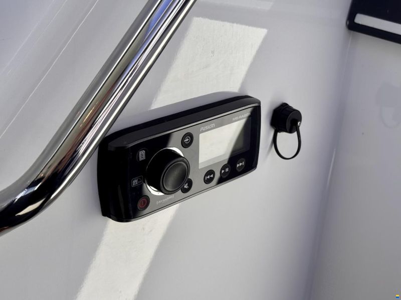 XO Boats 270 RS Front Cabin OB